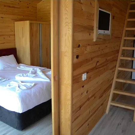 Azra فيلة Çıralı